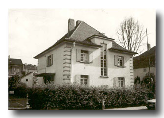 Das Bild zeigt das alte Vorstehergebäude